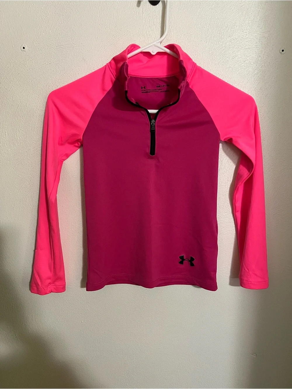 UNDER ARMOUR Heat Gear Fitted Athletic Tech Graphic Quarter Zip Pink Girl's Sz S